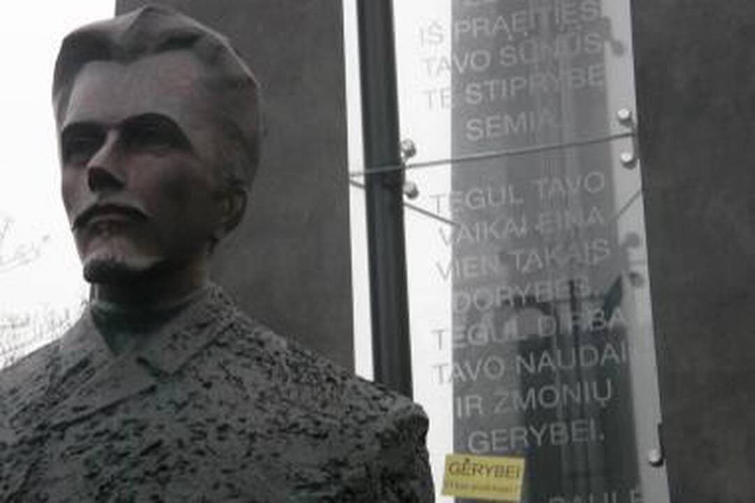 Paminklas V.Kudirkai: himno žodžiuose - klaida, kurios taisyti niekas neskuba