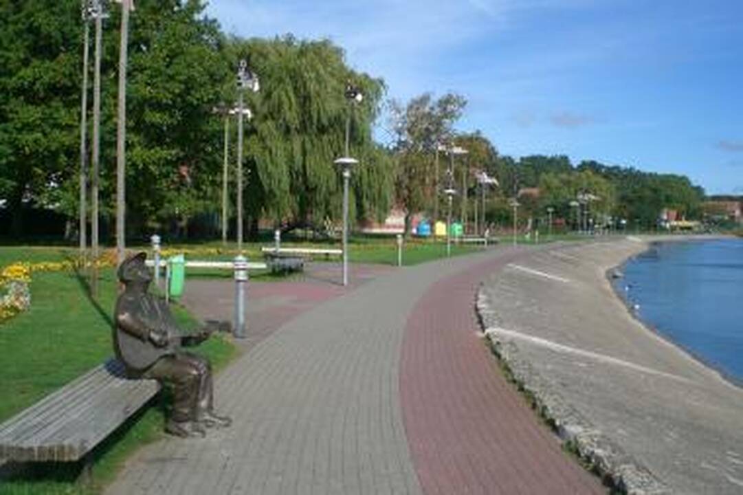 Vytauto Kernagio Benas atidaro simbolinį Bardų skverelį Nidoje