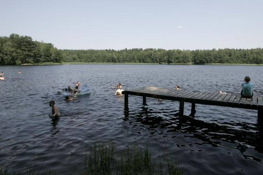 Asvejos ežere maudytis nerekomenduojama