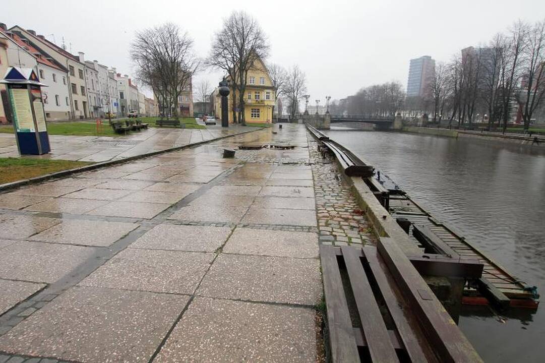 „Meridiano“ atnaujinimo darbai įsibėgėja: burlaivis liko be stiebų