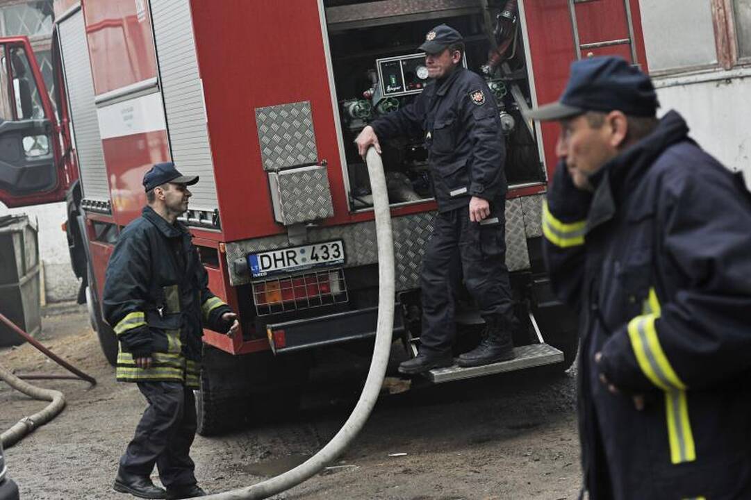 „Girstučio“ komplekse Kaune kilo gaisras, rasti dviejų žmonių lavonai