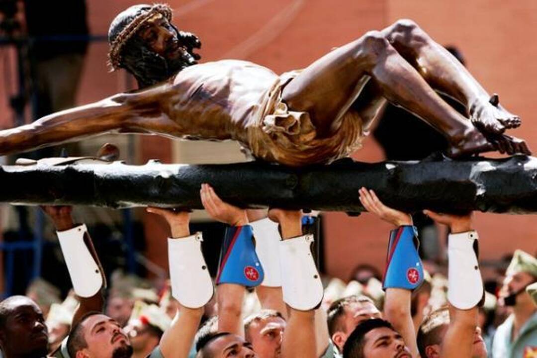 VU rasta suklupusio Kristaus skulptūra sugrįžta į Kalvarijas