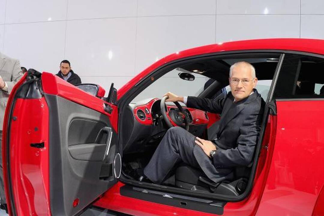 Kovą naujų automobilių pardavimas sumažėjo