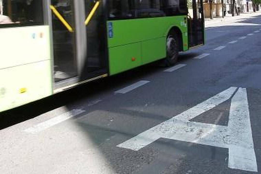 Autobusas partrenkė pėsčiąją