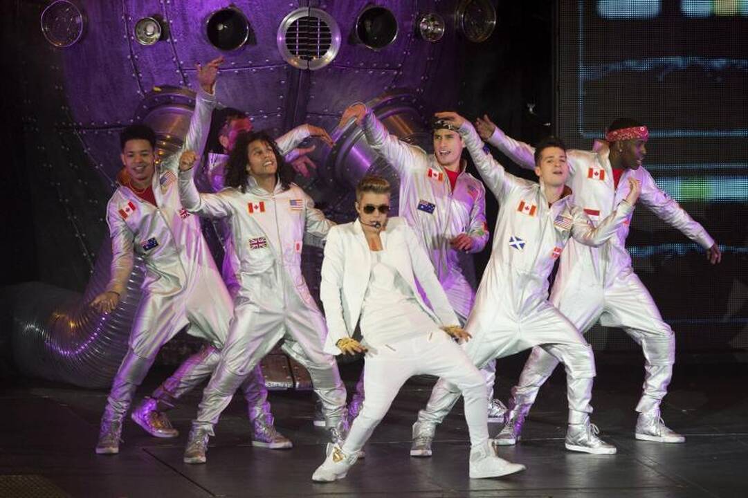 J. Bieberis dėkojo savo gerbėjams už palaikymą po koncerto Londone