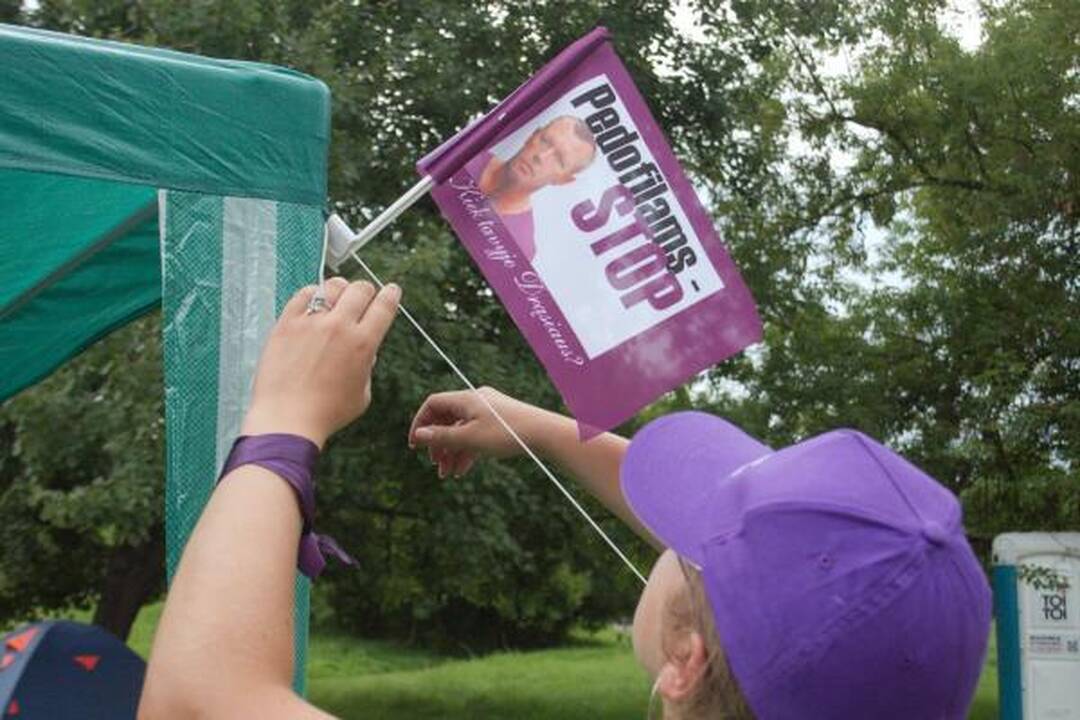 Atvykusi į teismą, N.Venckienė aplankė ir badautojus