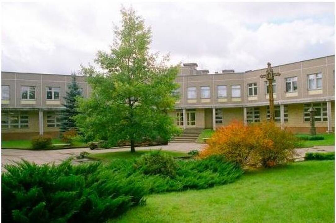 „Ąžuolo“ katalikiška vidurinė mokykla švenčia 20-metį