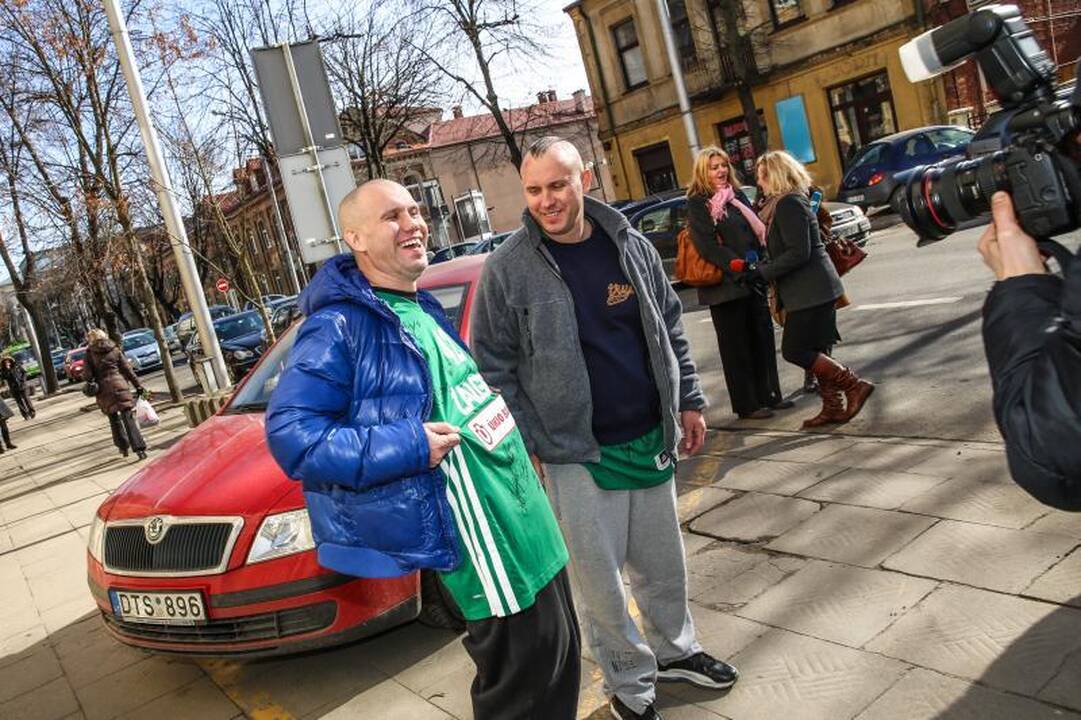 Per gaisrą Salininkuose žuvo vienas žmogus, du smarkiai apdegė