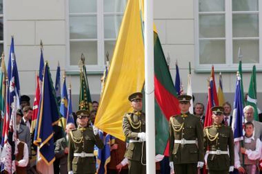 Lietuva iškilmingai atvėrė naujo tūkstantmečio duris (papildyta)