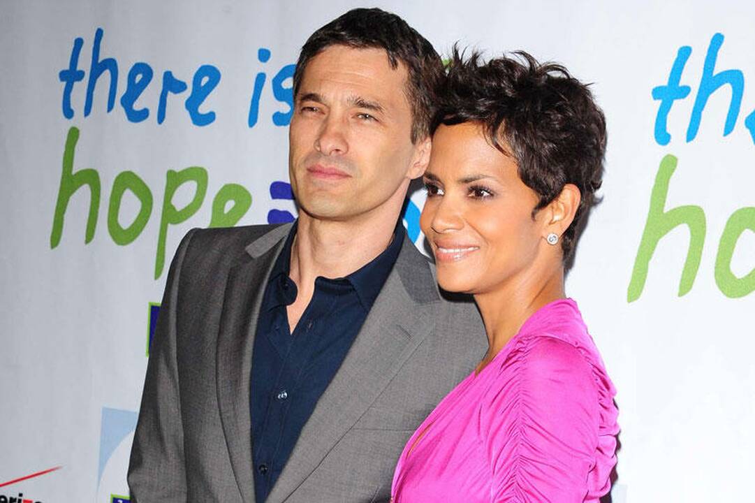 Halle Berry susižadėjo su Kylie Minogue buvusiuoju