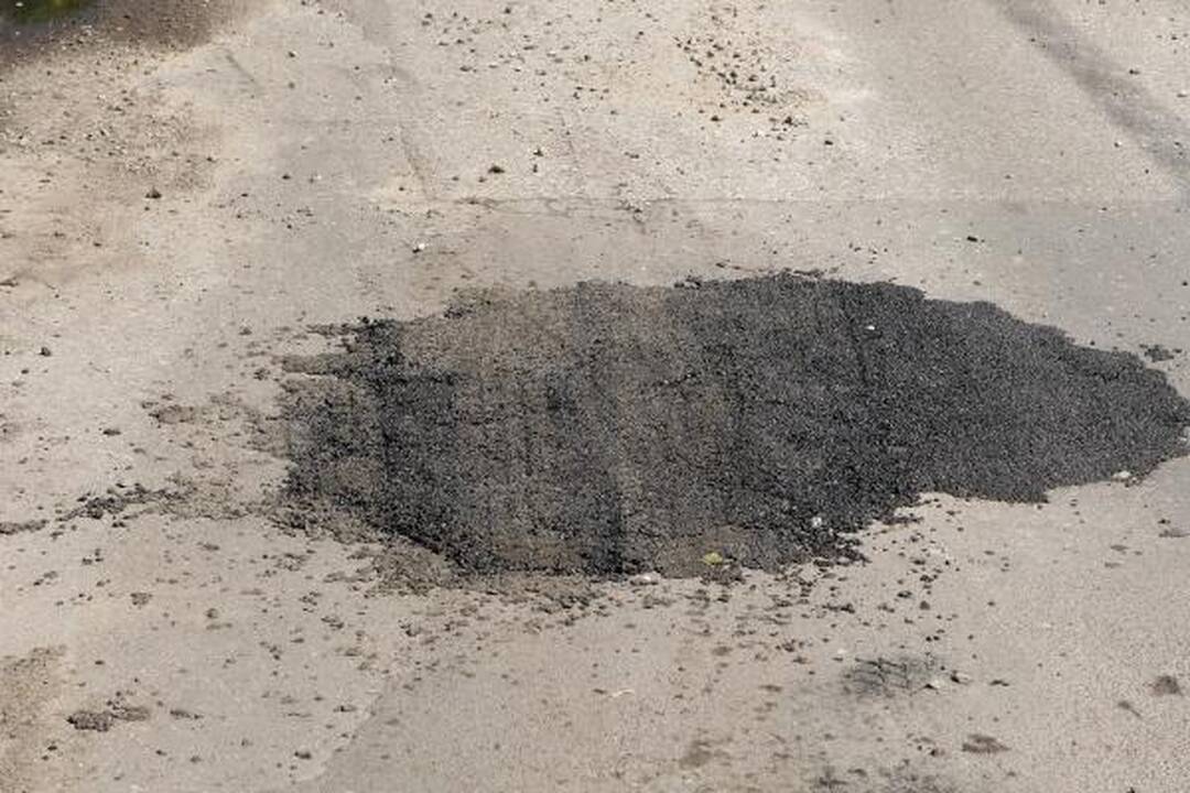 „Duobių duobę“ Aušros gatvėje užlopė "Vizgintos statyba"