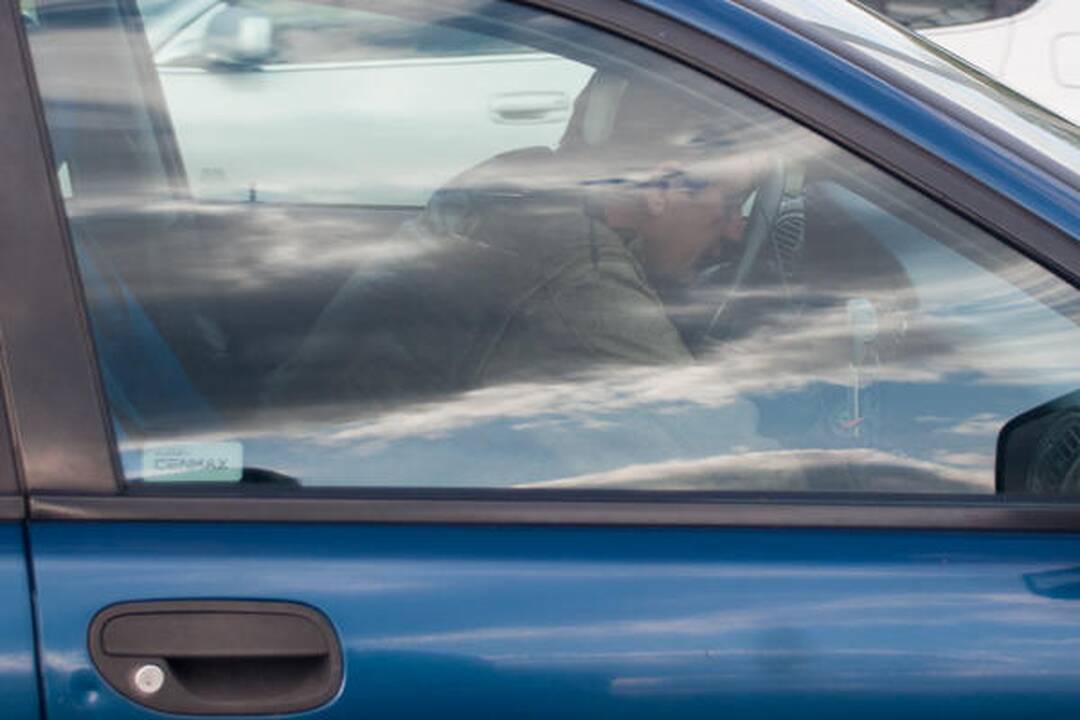 Girtas vairuotojas Žirmūnuose sudaužė tris automobilius