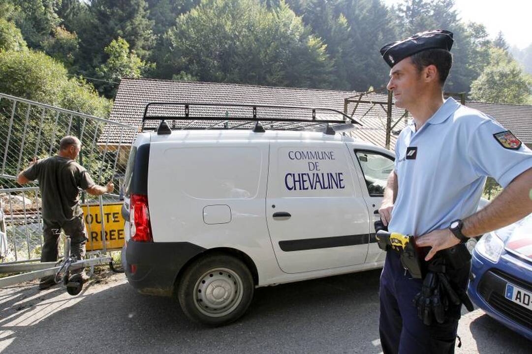 Stringant žudynių Alpėse tyrimui, viltys siejamos su sužeista mergaite