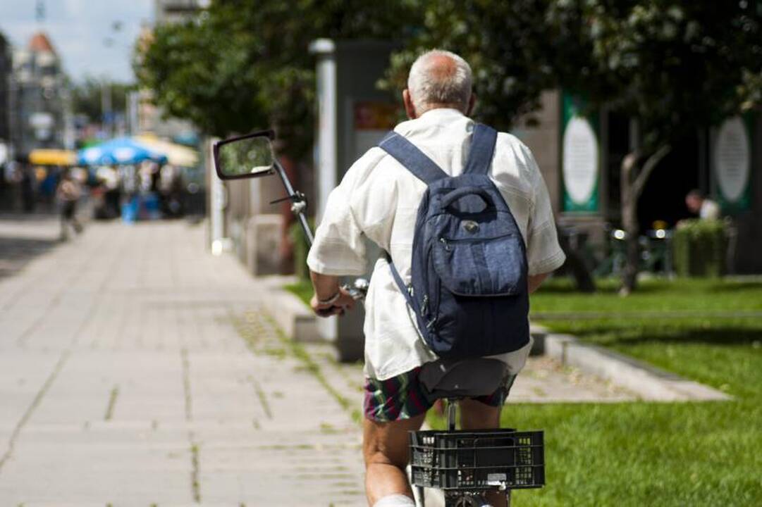 Girtas dviratininkas kėlė sąmyšį Bijūnų gatvėje  