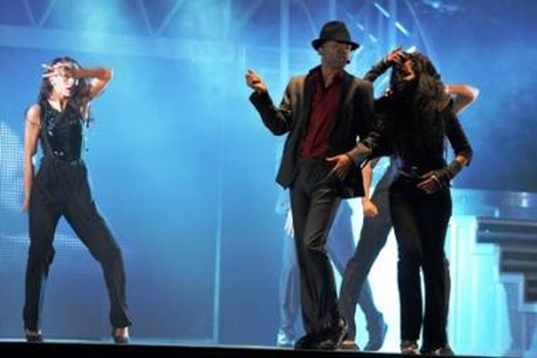 „West End“ teatro miuzikle „Thriller – Live“ sklandė popkaraliaus M.Jacksono dvasia