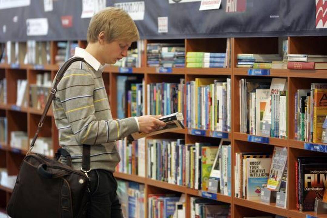 Britanijoje antrąkart dėl mokesčių už mokslą protestuojantys studentai susirėmė su policija