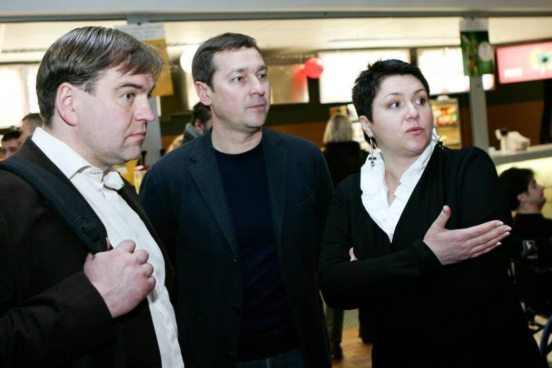 Prie „Vilnius veža“ vairo stojo A. Zuoko bendražygis B. Baltusis