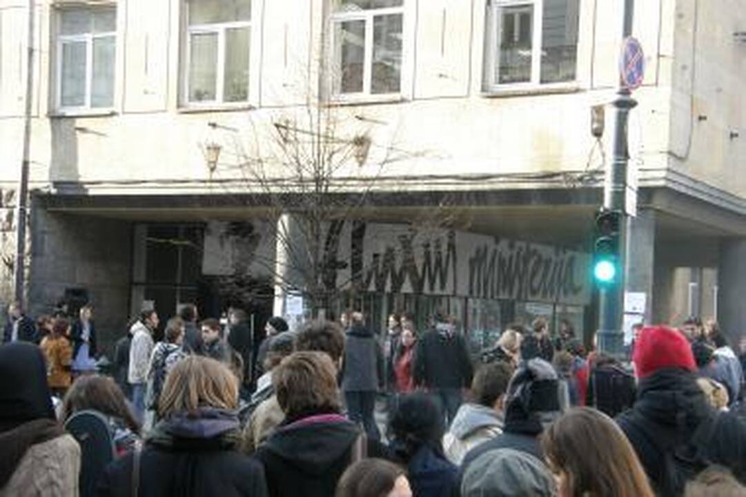 Sostinėje darbą pradeda “Fluxus” ministerija (papildyta)