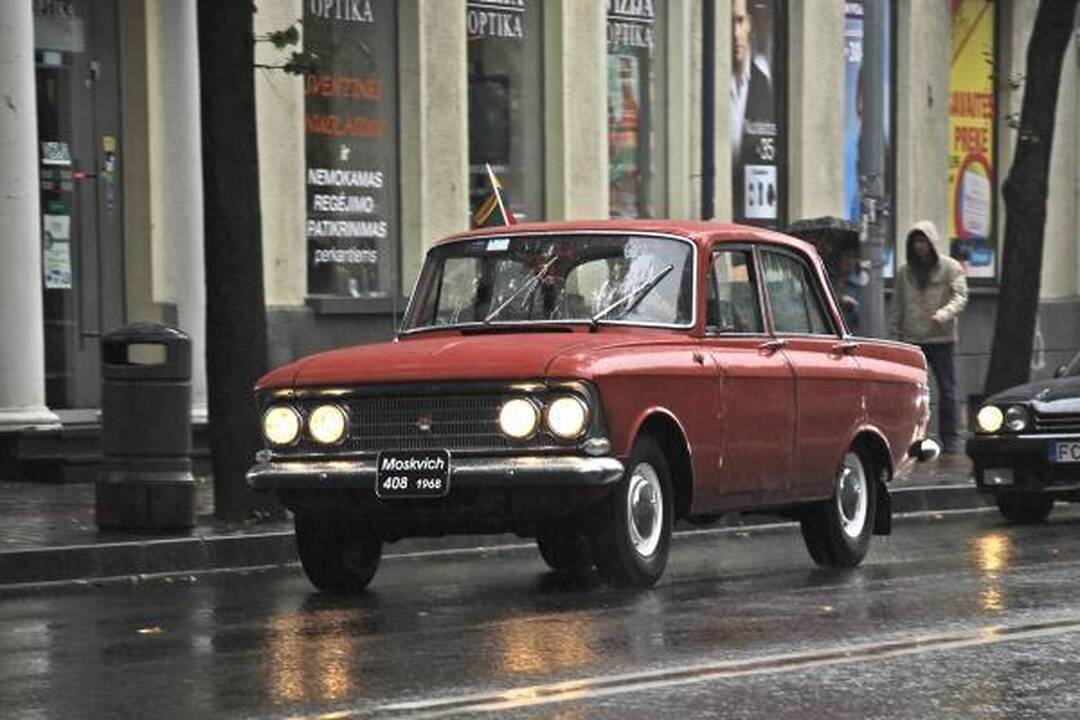 Senoviniai automobiliai Klaipėdoje palydėjo vasarą