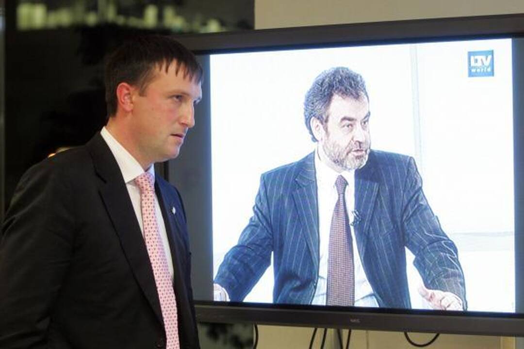 Iš L.Karaliaus Seimo nario mandatas atimtas, iš A.Sacharuko - ne