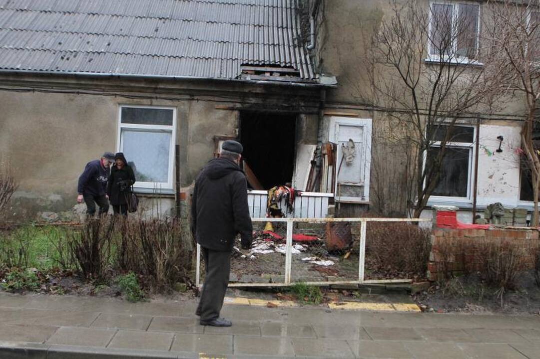 Uostamiesčio Kretingos gatvėje gaisras nusiaubė butą