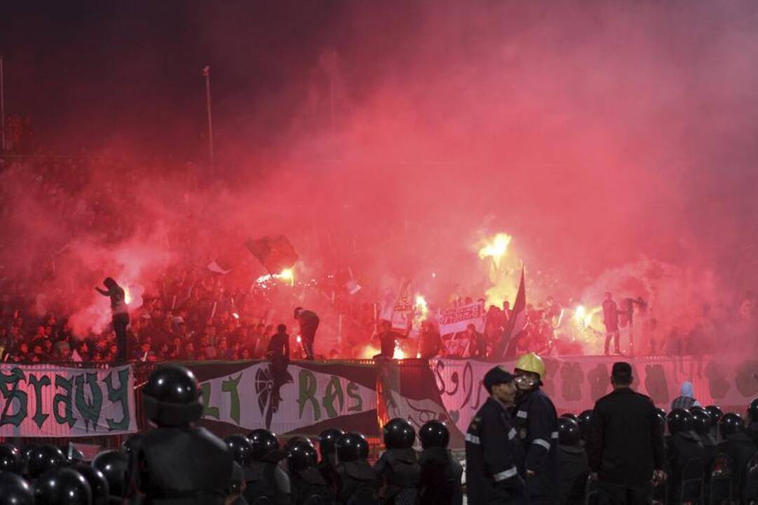 Egipte per futbolo aistruolių riaušes žuvo mažiausiai 74 žmonės