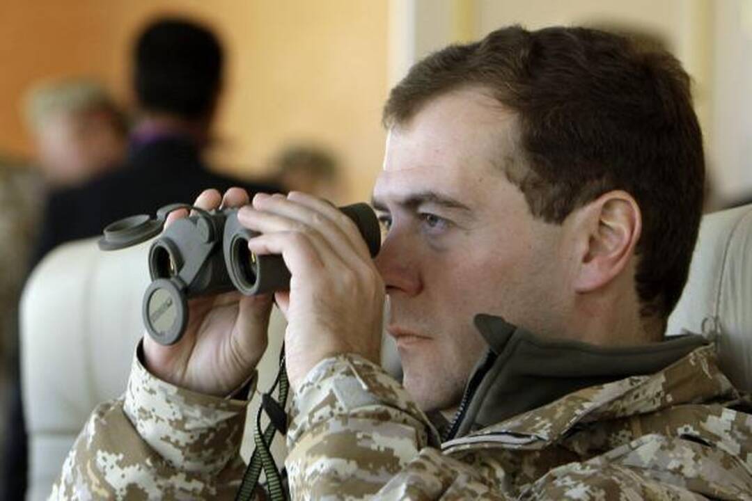 Prasidėjo rusų vadovaujami kariniai manevrai