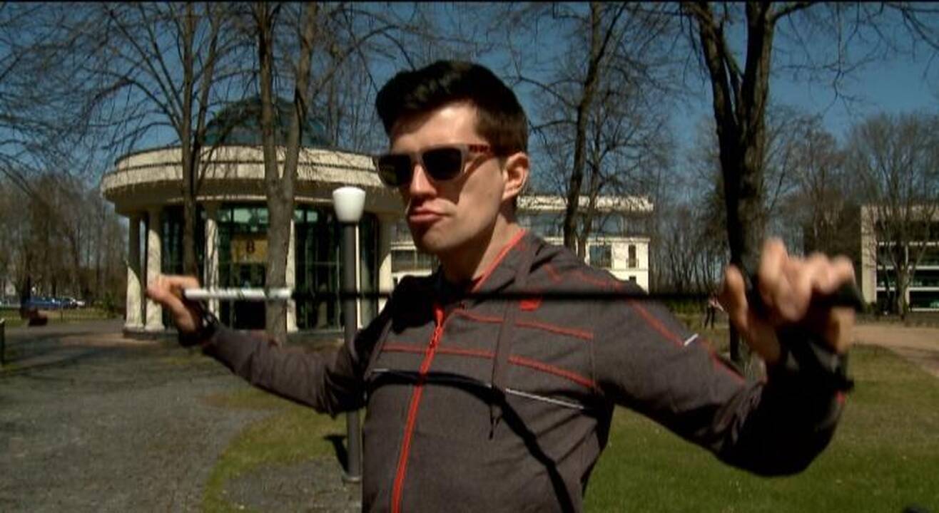 J. Nainys maratonui ruošiasi su šiaurietiškojo ėjimo lazdomis