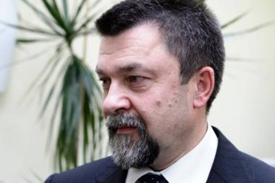 Vaikams cigaretę davusius asmenis siūlo sodinti į kalėjimą