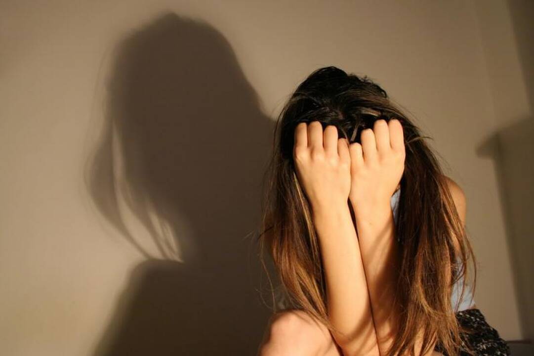 Iš viešnamio pabėgusi paauglė beveik metus versta dirbti prostitute