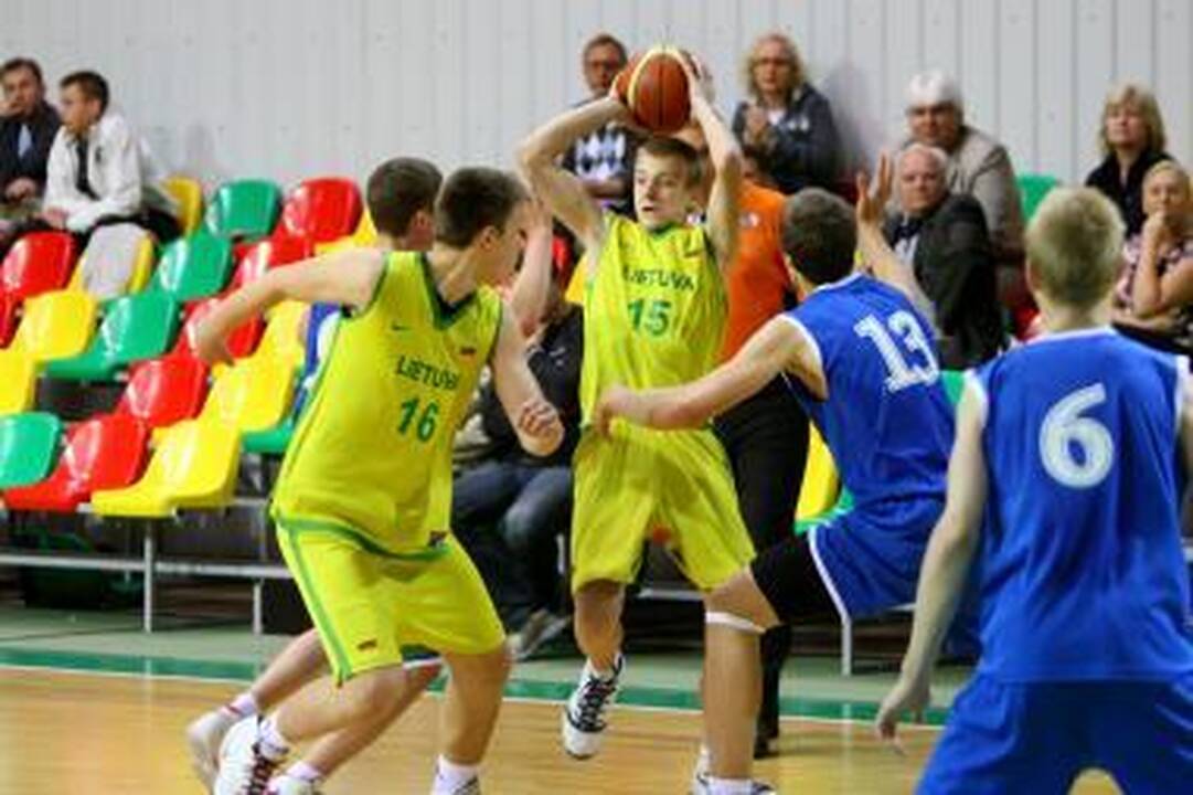 Jaunučių krepšinio rinktinė nugalėjo suomius