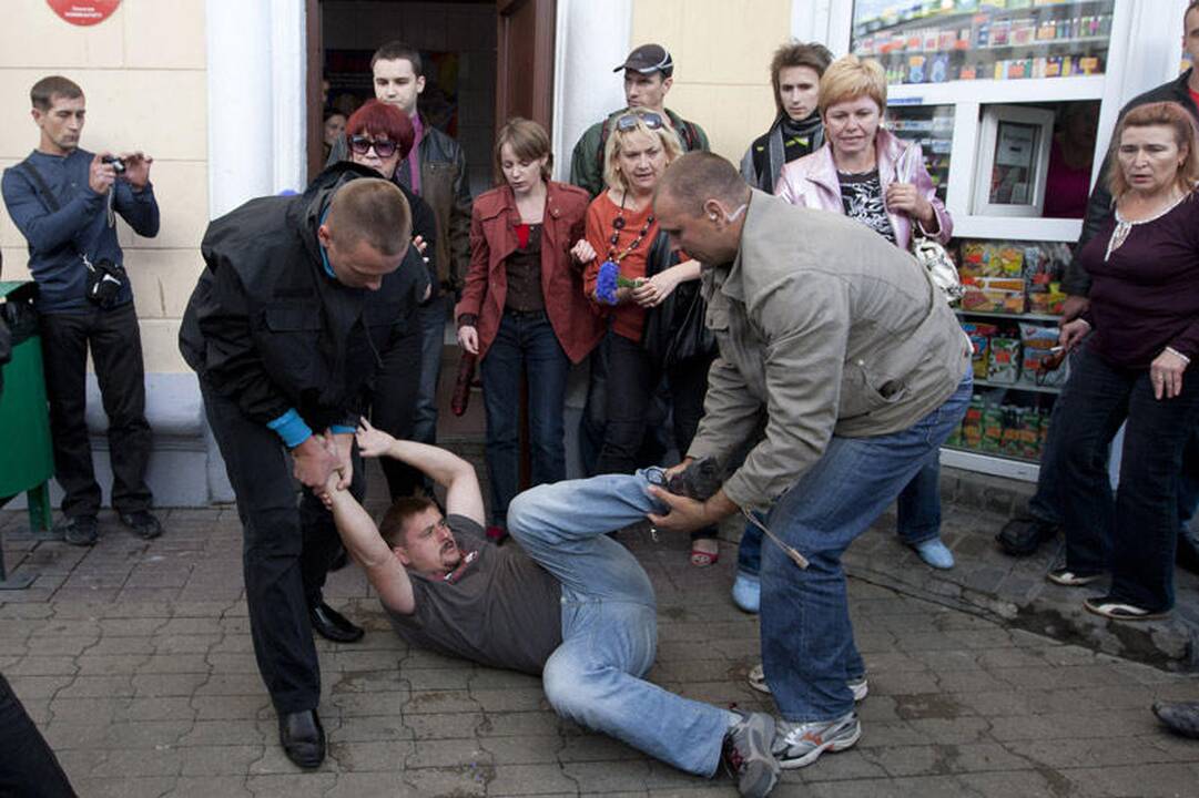 Baltarusijoje malšinant protestus suimti beveik 300 žmonių (atnaujinta)