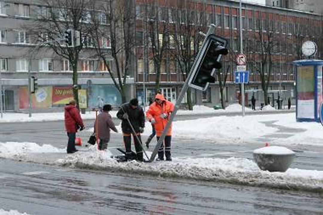 Neveikiantys šviesoforai Klaipėdoje trikdė eismą