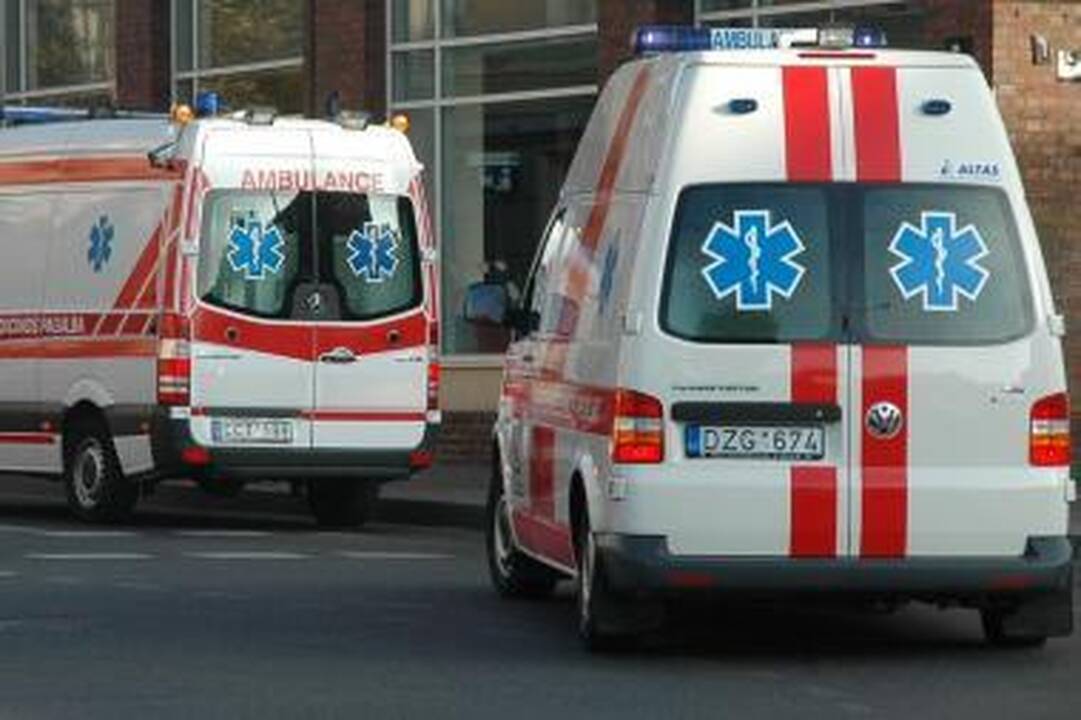 Įtariama: medikai pirma suleido merginai vaistų, tuomet ją išžagino