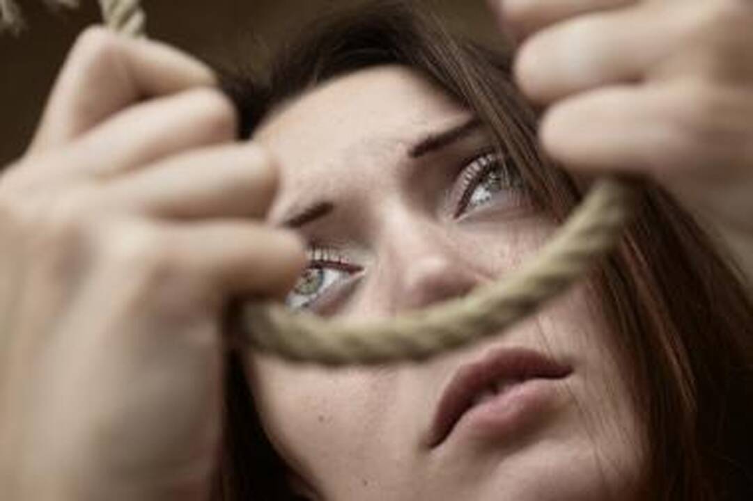 Savižudybei pensininkė pasirinko ligoninės kiemą