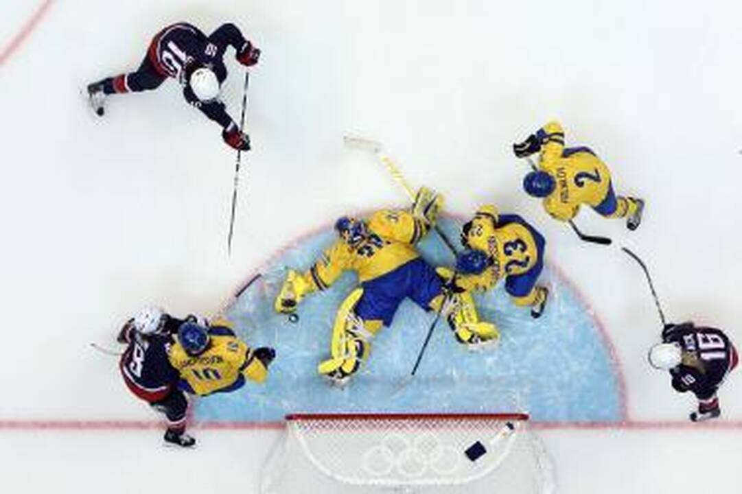Olimpinio moterų ledo ritulio turnyro finale kovos JAV ir Kanada