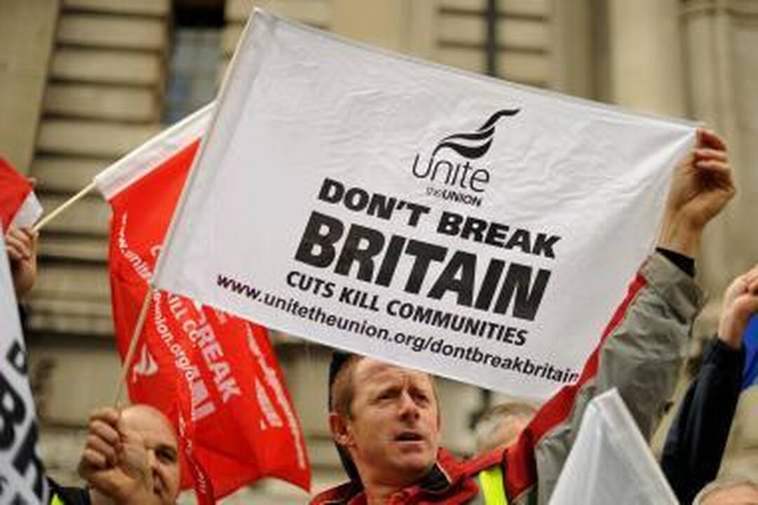 Britai irgi pasirengę eiti į gatves