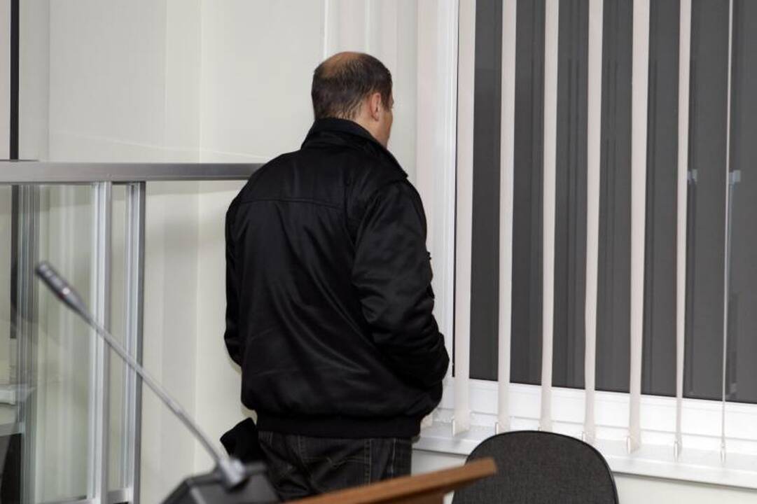 Mokytojas nuteistas už septynmetės giminaitės tvirkinimą