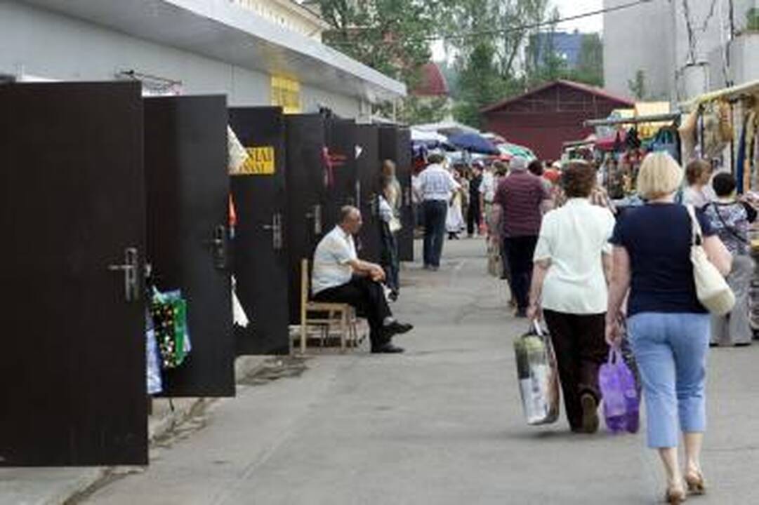 Dešimtims Kalvarijų turgaus prekiautojų antradienį skirta baudų už 1 tūkst. litų