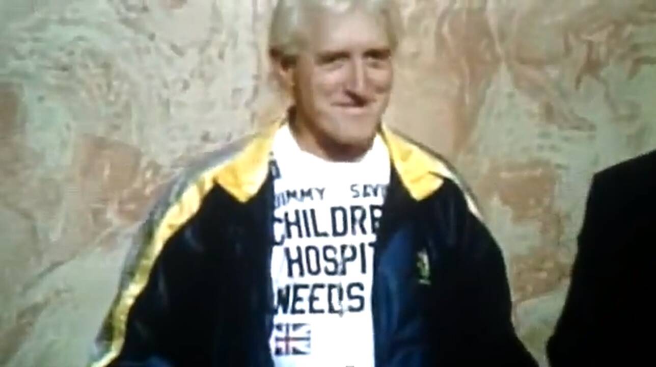 Pedofilas J. Savile'is naktimis vežiodavosi mergaites į vieną ligoninę