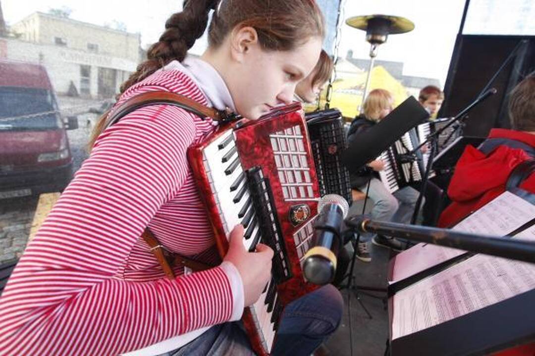 "Klaipėdos" jubiliejų miestiečiai šventė "Saulėto rudens" šventėje 