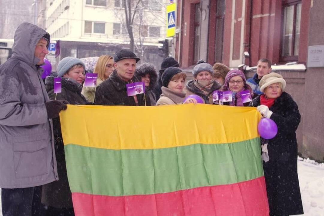L. Stankūnaitės dukters gimtadienio proga – piketas prie policijos