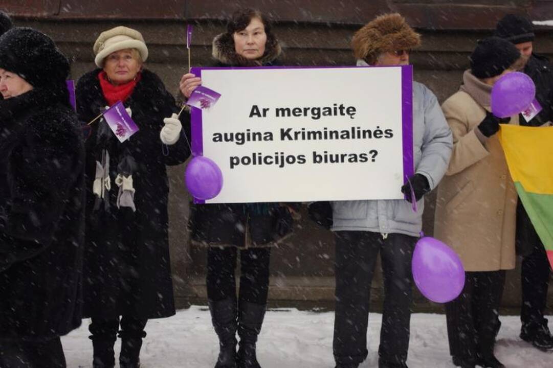 L. Stankūnaitės dukters gimtadienio proga – piketas prie policijos