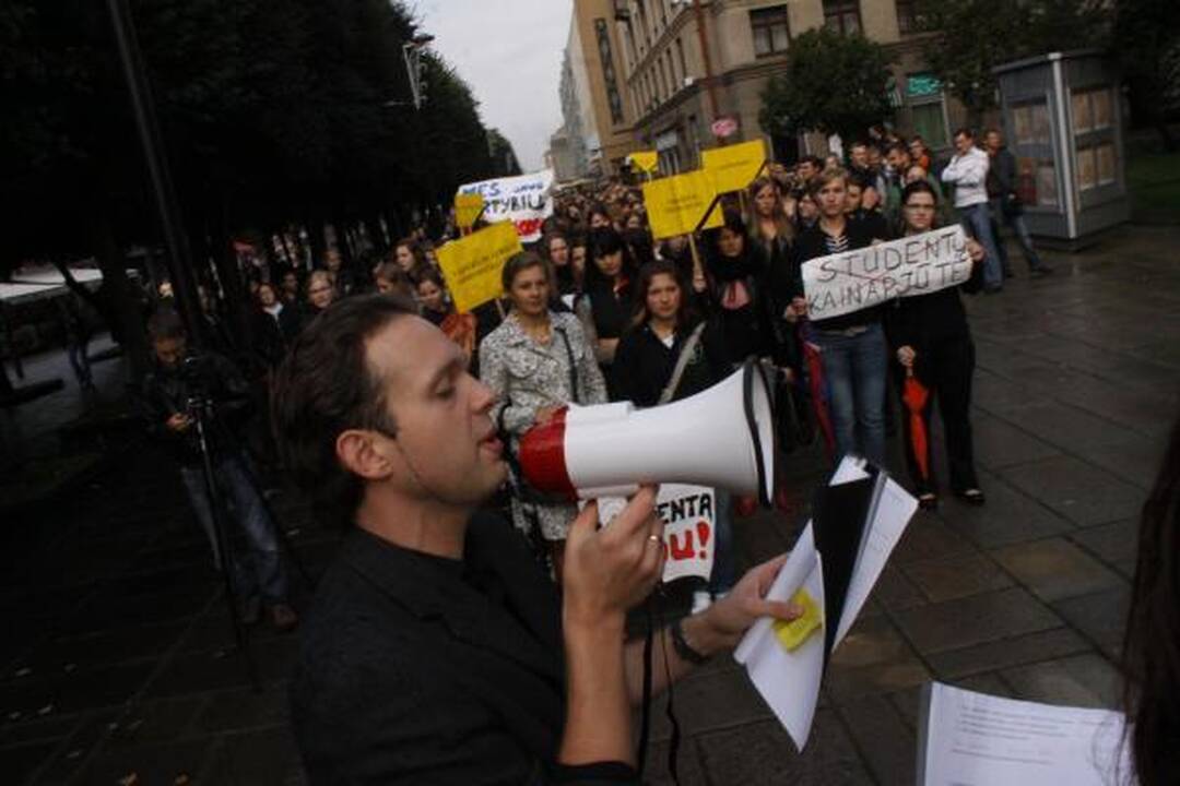 Studentai stojo ginti savo Alma Mater