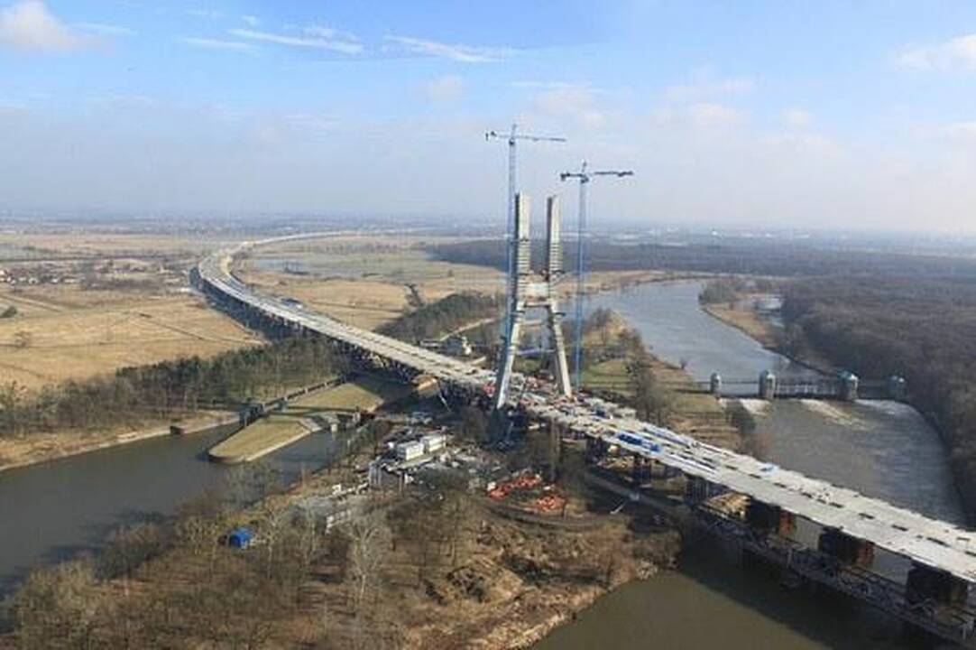 Atidarytas didžiausias Lenkijoje automobilių tiltas