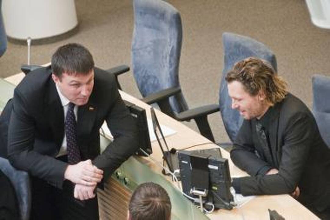 Seimas spręs priesaiką sulaužiusių A.Sacharuko ir L.Karaliaus likimą