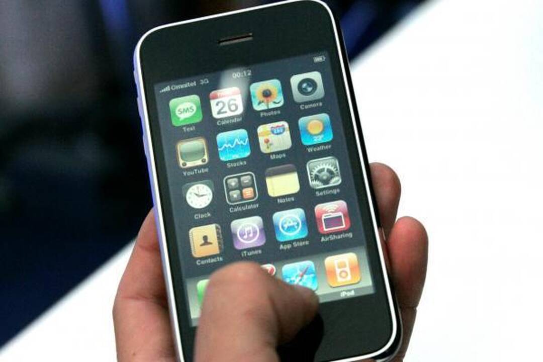 „iPhone“ surinkinėjantiems darbuotojams padidinta alga