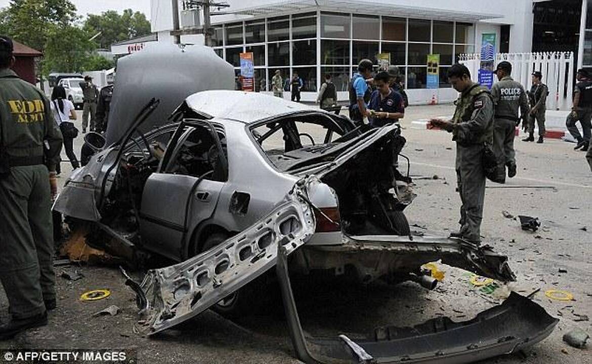Įspūdingas automobilio sprogimas Tailande