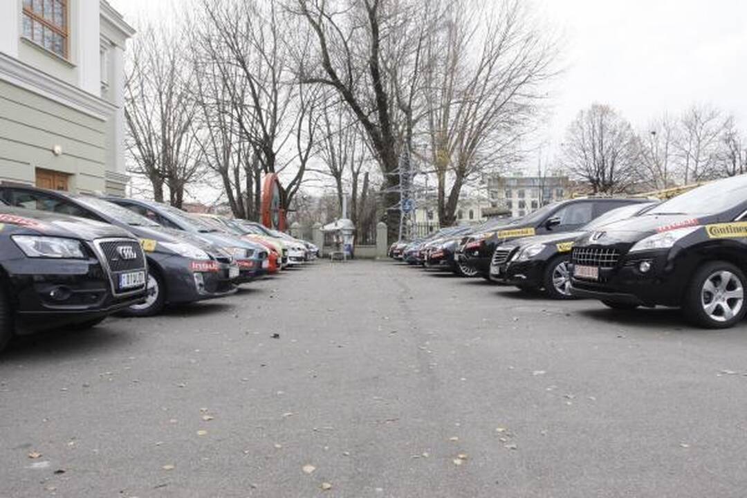 Naujų automobilių rinka smuko 67 procentais