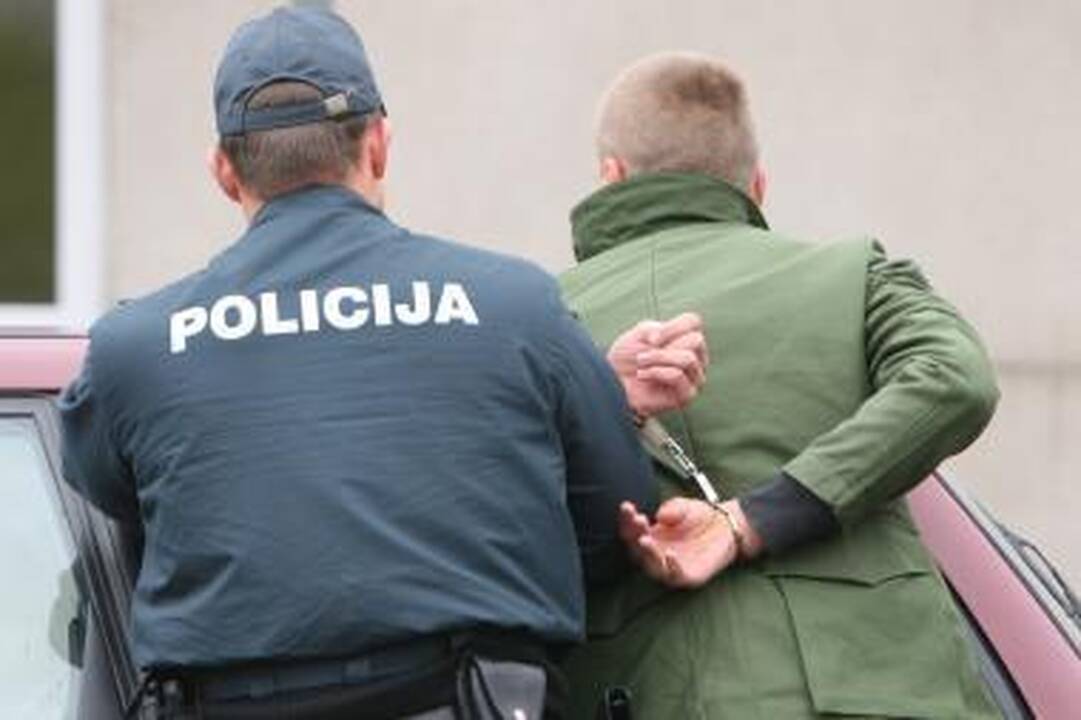 Kaune grobtos ir apšaudytos mašinos